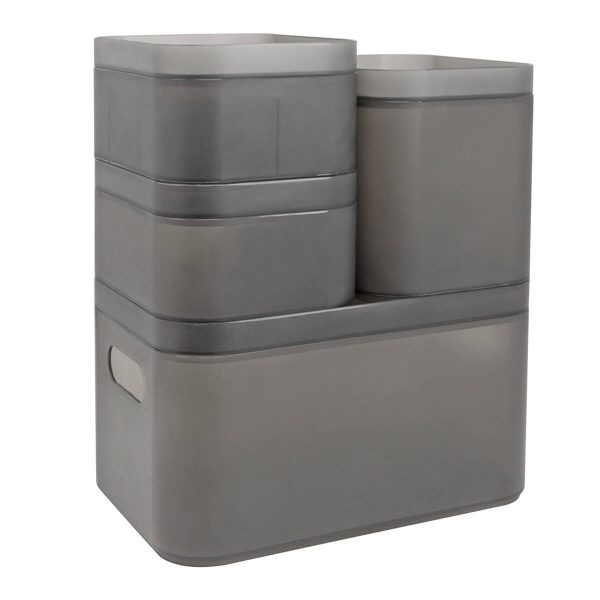 organizadores plástico gris apilados