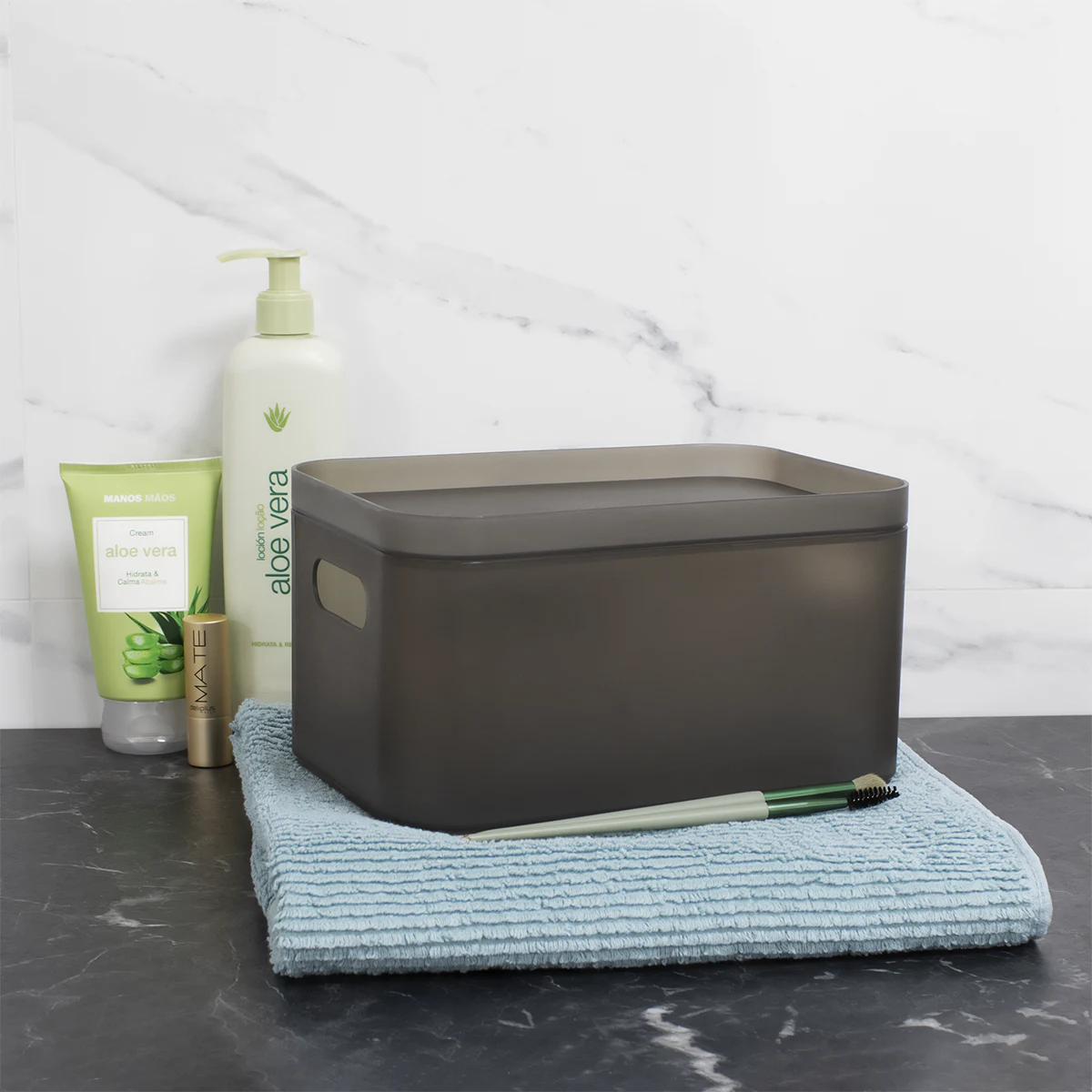 organizador remontable con tapa grande en baño