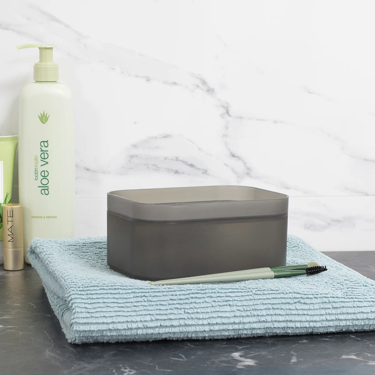 organizador remontable con tapa pequeño en baño