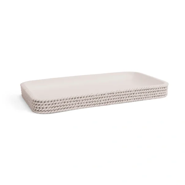 Bandeja de baño beige Trenzo de resina con textura trenzada para organizar accesorios de lavabo