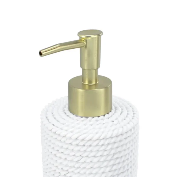 Detalle de la válvula oro cepillado del dispensador de jabón Trenzo blanco con cuerpo de resina texturizada